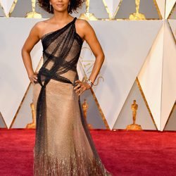 Halle Berry en la alfombra roja de los Premios Oscar 2017