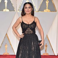 Salma Hayek en la alfombra roja de los Premios Oscar 2017