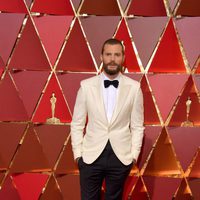 Jamie Dornan en la alfombra roja de los Premios Oscar 2017