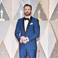 Chris Evans en la alfombra roja de los Premios Oscar 2017