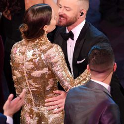 Justin Timberlake con Jessica Biel durante su actuación en la entrega de los Premios Oscar 2017