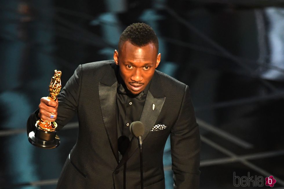 Mahershala Ali recogiendo su premio a Mejor actor de reparto en los Oscar 2017