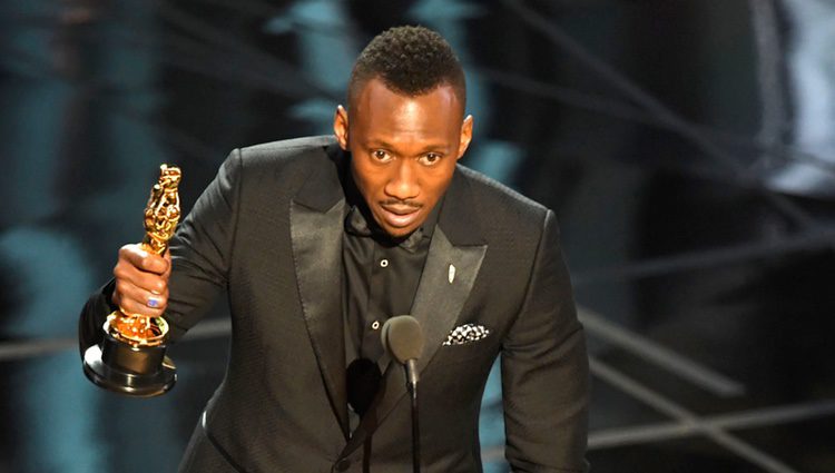 Mahershala Ali recogiendo su premio a Mejor actor de reparto en los Oscar 2017