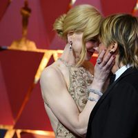 Nicole Kidman y Keith Urban muy cariñosos en la alfombra roja de los Premios Oscar 2017