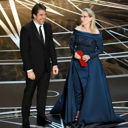 Javier Bardem y Meryl Streep en la gala de los Oscar 2017