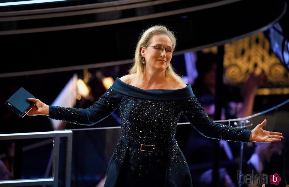 Meryl Streep agradeciendo en los Oscar 2017 el aplauso de sus compañeros