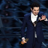 Damien Chazelle agradeciendo su Oscar 2017 a Mejor director por 'La La Land'