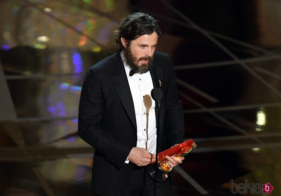 Casey Affleck agradeciendo su Oscar 2017 a Mejor actor por 'Manchester frente al mar'