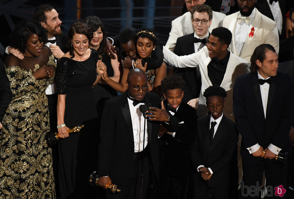 Barry Jenkins agradeciendo el Oscar 2017 a Mejor película para 'Moonlight'