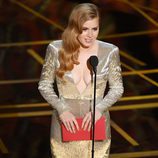 Amy Adams entregando uno de los galardones de los Premios Oscar 2017