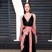 Dakota Johnson en la fiesta de Vanity Fair de los Premios Oscar 2017