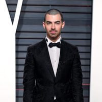 Joe Jonas en la fiesta de Vanity Fair de los Premios Oscar 2017