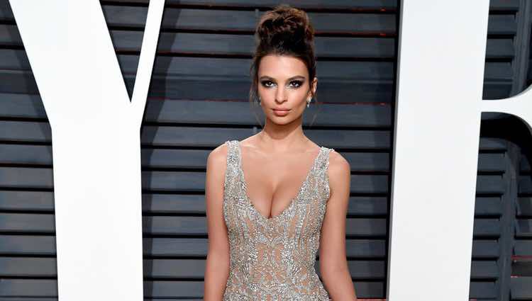 Emily Ratajkowski en la fiesta de Vanity Fair de los Premios Oscar 2017