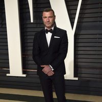 Jon Hamm en la fiesta de Vanity Fair de los Premios Oscar 2017