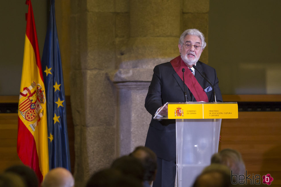 Plácido Domingo recogiendo la Gran Cruz de la Orden Civil de Alfonso X el Sabio