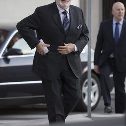 Plácido Domingo llegando a la entrega de la Gran Cruz de la Orden Civil de Alfonso X el Sabio