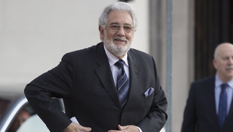 Plácido Domingo llegando a la entrega de la Gran Cruz de la Orden Civil de Alfonso X el Sabio