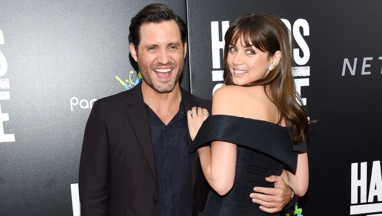 Ana de Armas junto a su compañero de reparto, Edgar Ramírez