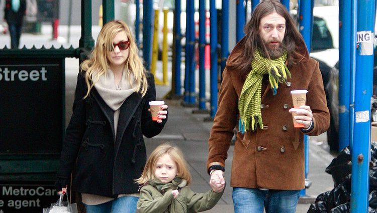 Kate Hudson y Chris Robinson con su hijo Ryder