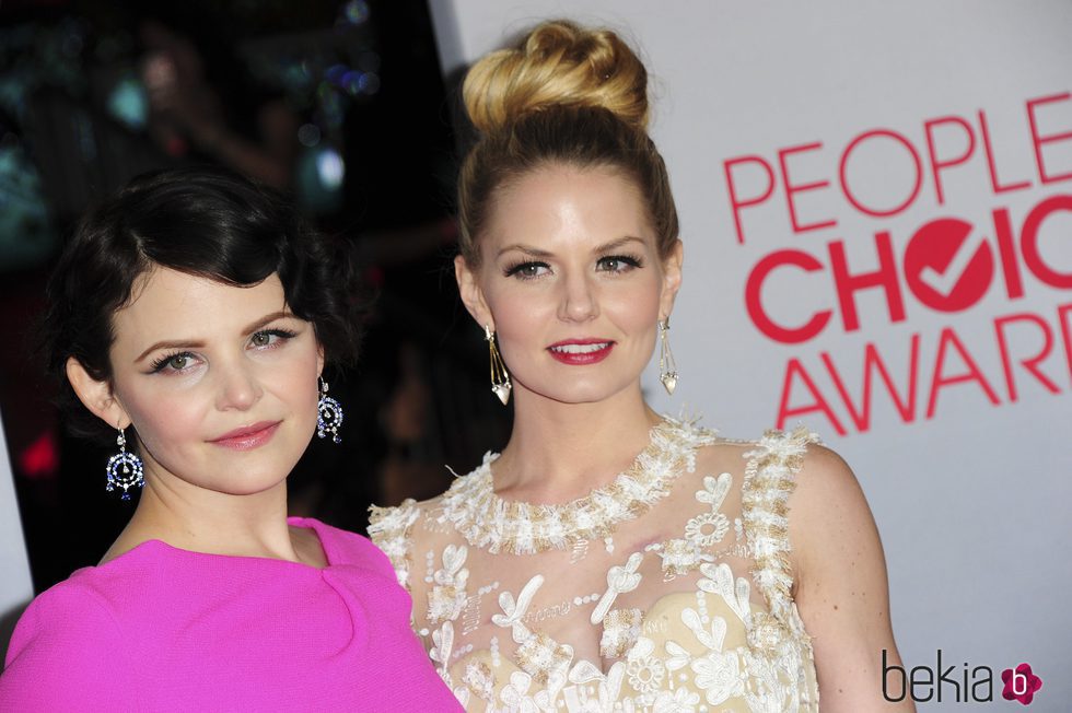 Ginnifer Goodwin y Jennifer Morrison en los People?s Choice Awards de 2012