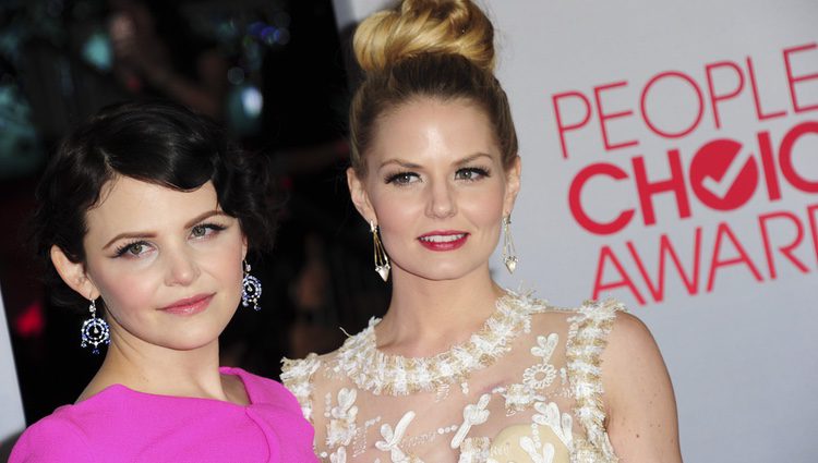 Ginnifer Goodwin y Jennifer Morrison en los People?s Choice Awards de 2012