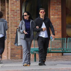 Orlando Bloom paseando de la mano de Katy Perry