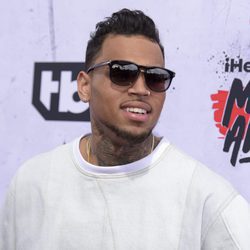 Chris Brown en los premios iHeart Radio 2016