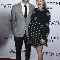 Amanda Seyfried y Thomas Sadoski en la premier de 'The last word'