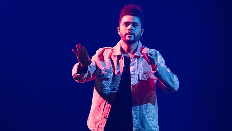 The Weeknd actuando en la Semana de la Moda de París