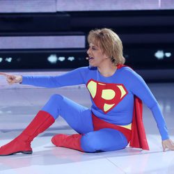 Yolanda Ramos imitando a Plastic Bertrand en la decimotercera gala de 'Tu cara me suena 5'