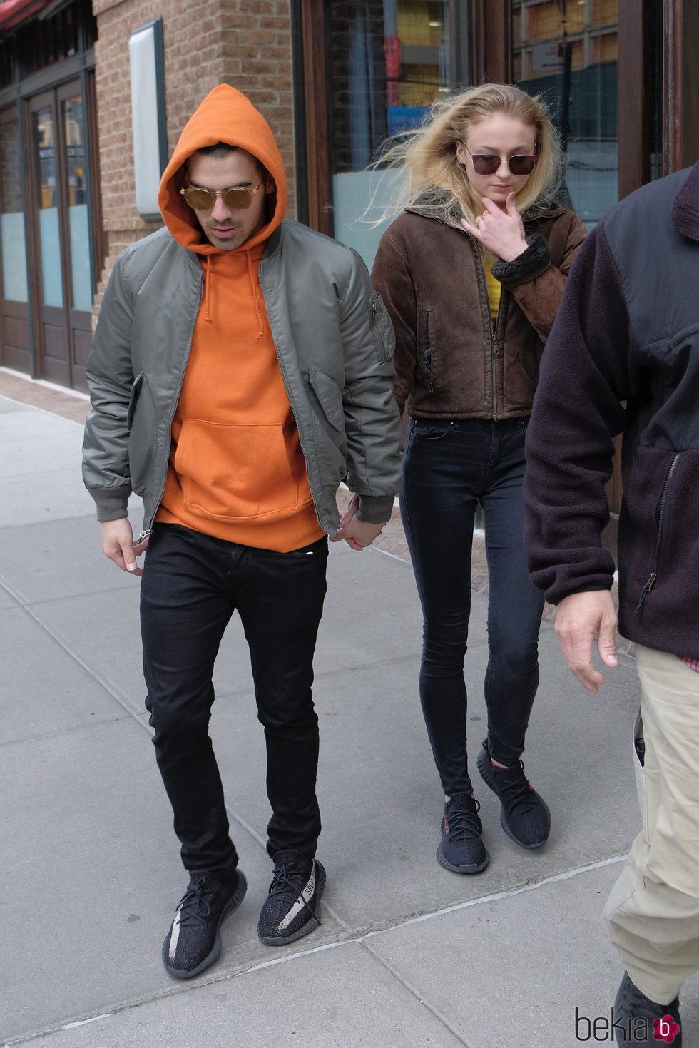 Joe Jonas y Sophie Turner cogidos de la mano