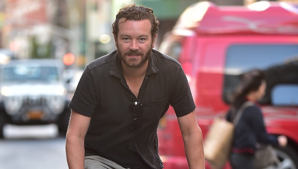 Danny Masterson paseando en bici por Nueva York