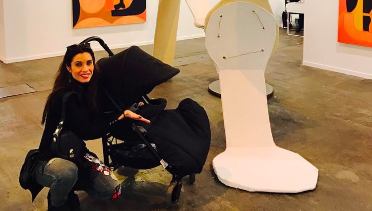 Pilar Rubio con su hijo Sergio Ramos en ARCOMadrid 2017