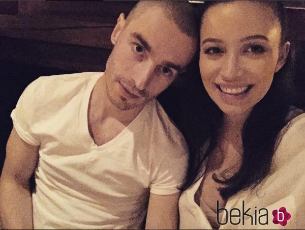 Christian Serratos junto a su pareja David Boyd