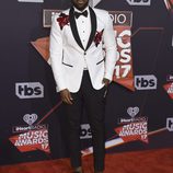 Jason Derulo en la alfombra roja de los iHeartRadio Awards 2017