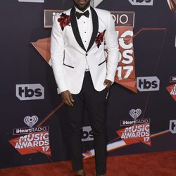 Jason Derulo en la alfombra roja de los iHeartRadio Awards 2017