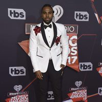 Jason Derulo en la alfombra roja de los iHeartRadio Awards 2017