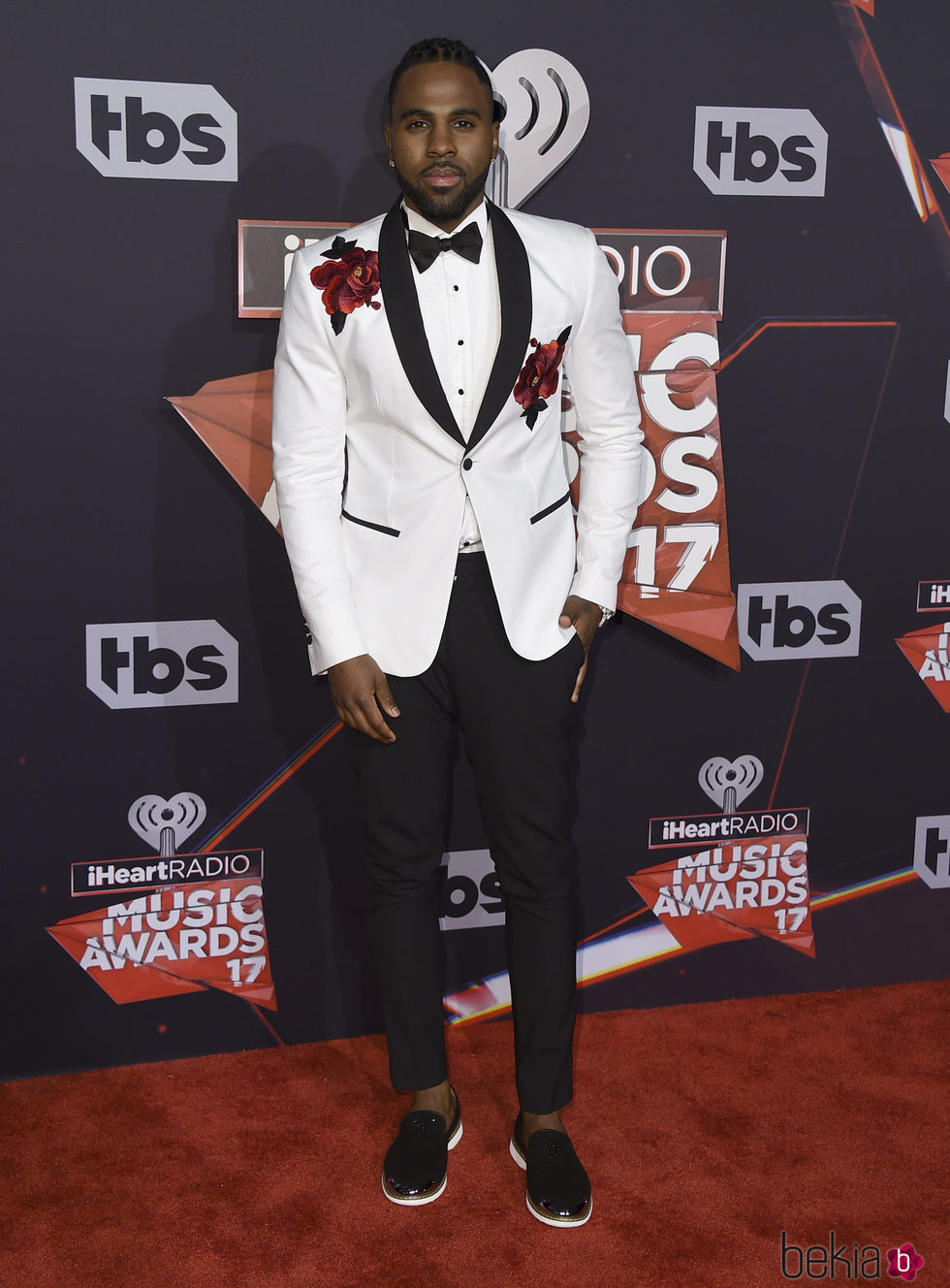 Jason Derulo en la alfombra roja de los iHeartRadio Awards 2017