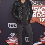 Billy Ray Cyrus en la alfombra roja de los iHeartRadio Awards 2017