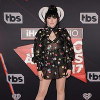 Noah Cyrus en la alfombra roja de los iHeartRadio 2017