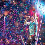 Chris Martin actuando en los iHeartRadio Music Awards 2017