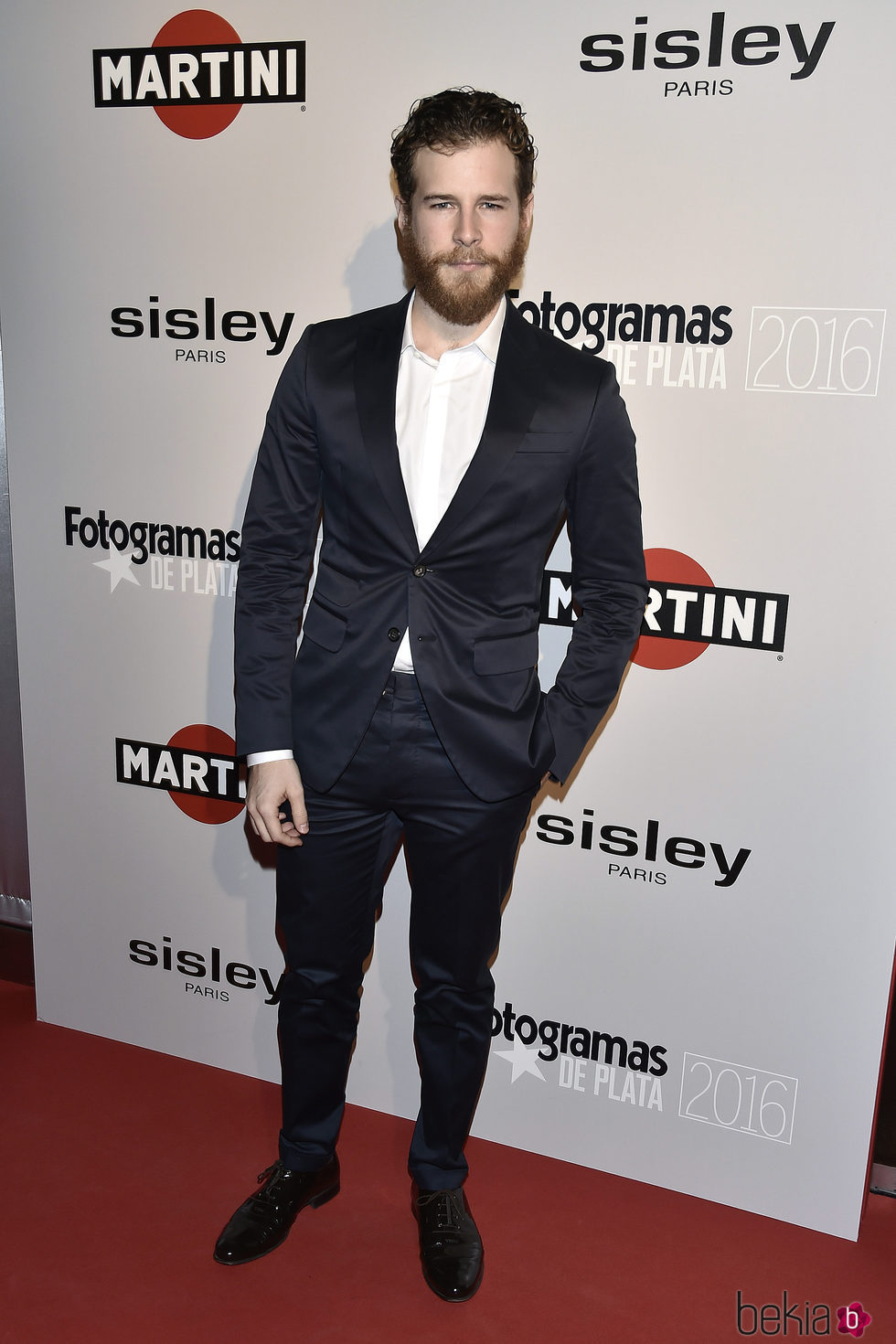 Álvaro Cervantes en la alfombra roja de los Premios Fotogramas de Plata 2016