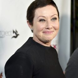 Shannen Doherty reaparece ante los medios tras terminar con la quimio