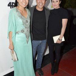 Shannen Doherty con los activistas Marc y Linda Ching