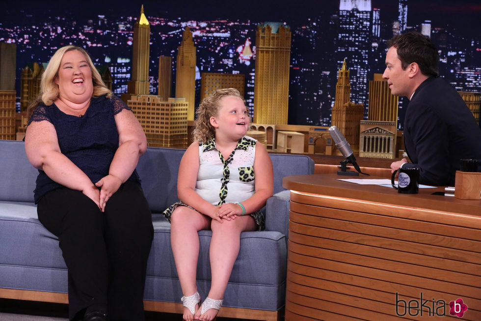 June Thompson y su hija Honey Boo Boo en el programa de Jimmy Fallon