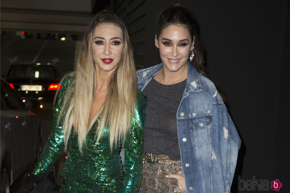 Vicky Martín Berrocal y su hermana en su fiesta de su 44 cumpleaños