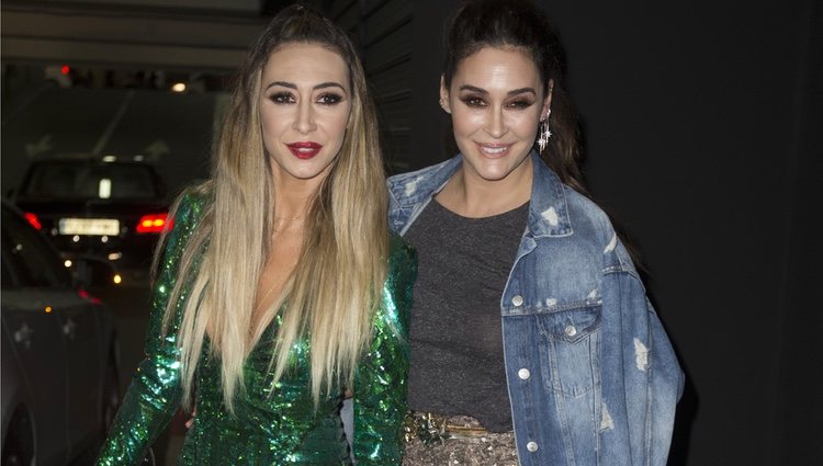 Vicky Martín Berrocal y su hermana en su fiesta de su 44 cumpleaños