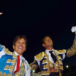 Manuel Díaz 'El Cordobés' y Julio Benítez salen a hombros tras su corrida en Morón de la Frontera