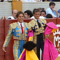 Manuel Díaz 'El Cordobés' y Julio Benítez, instantes antes de comenzar la corrida de toros en Morón de la Frontera