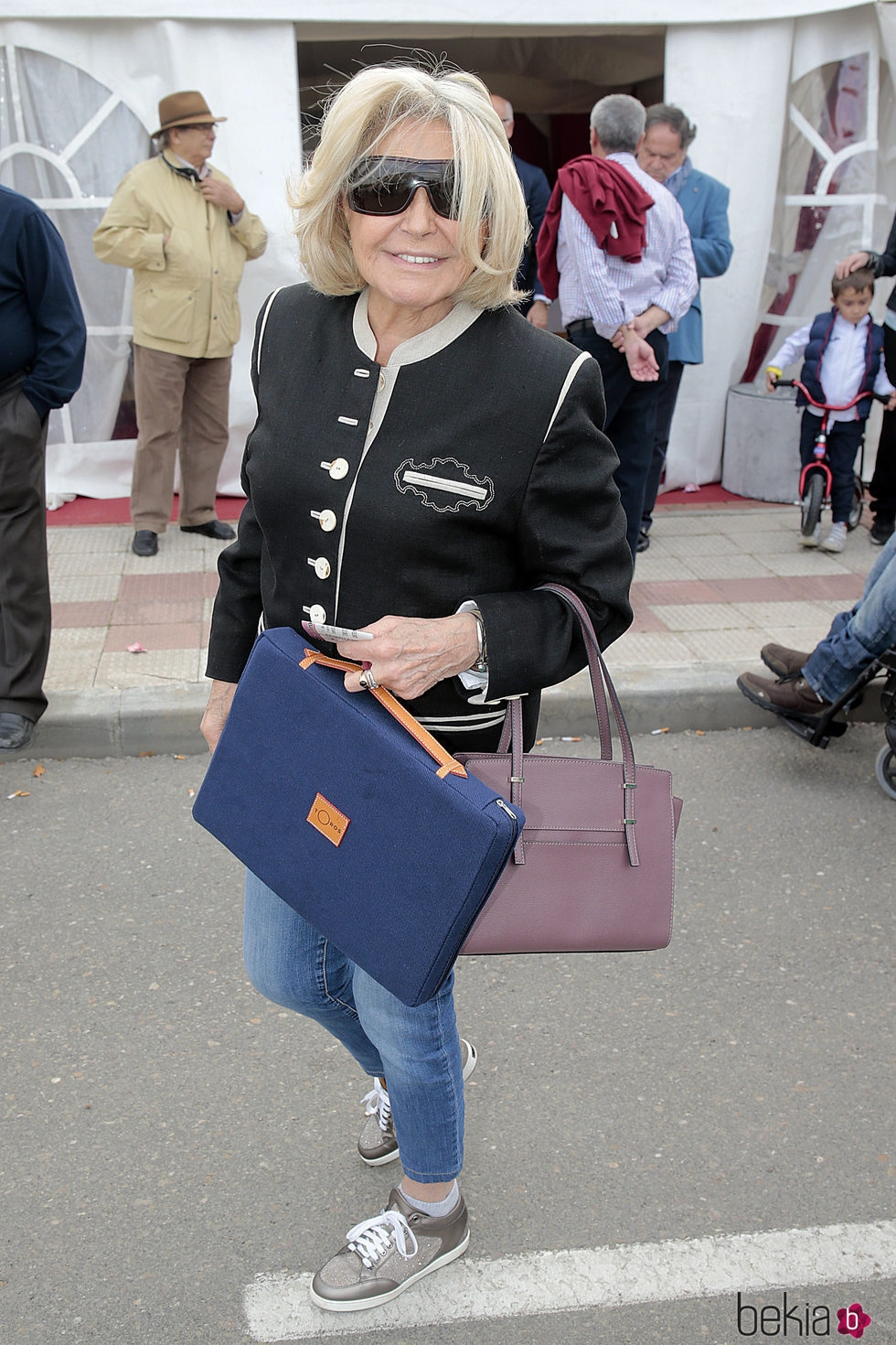 Beatriz de Orleans en un festejo taurino en Illescas